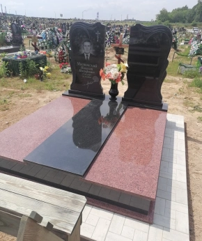 Памятник двойной 153